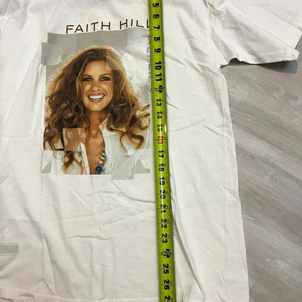 White Graphic T-Shirt with‎ Faith Hill Print